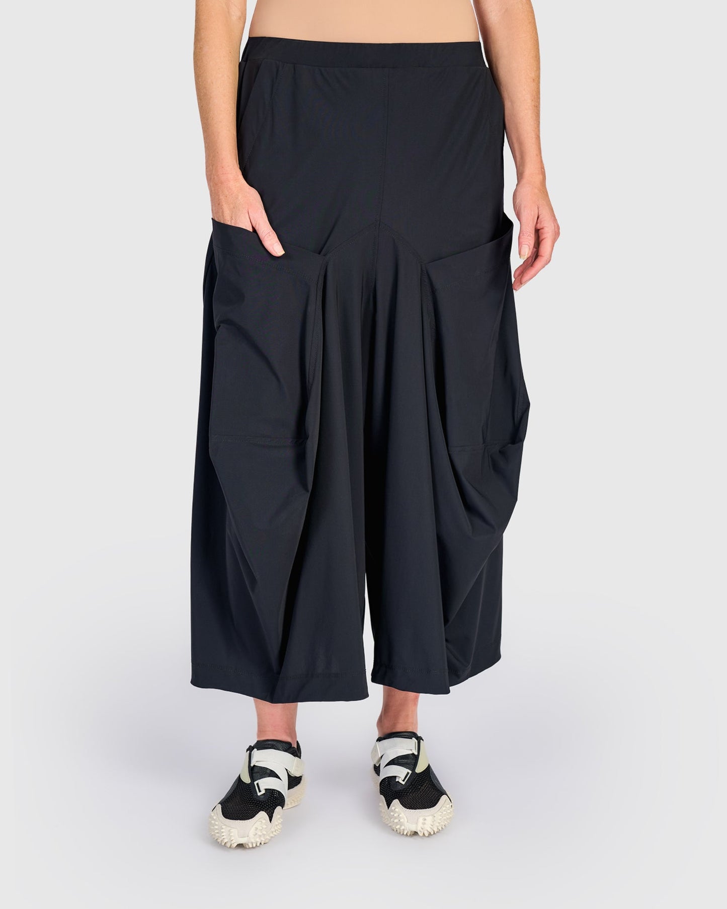 Tekbika Harem Pockets Pants, Black