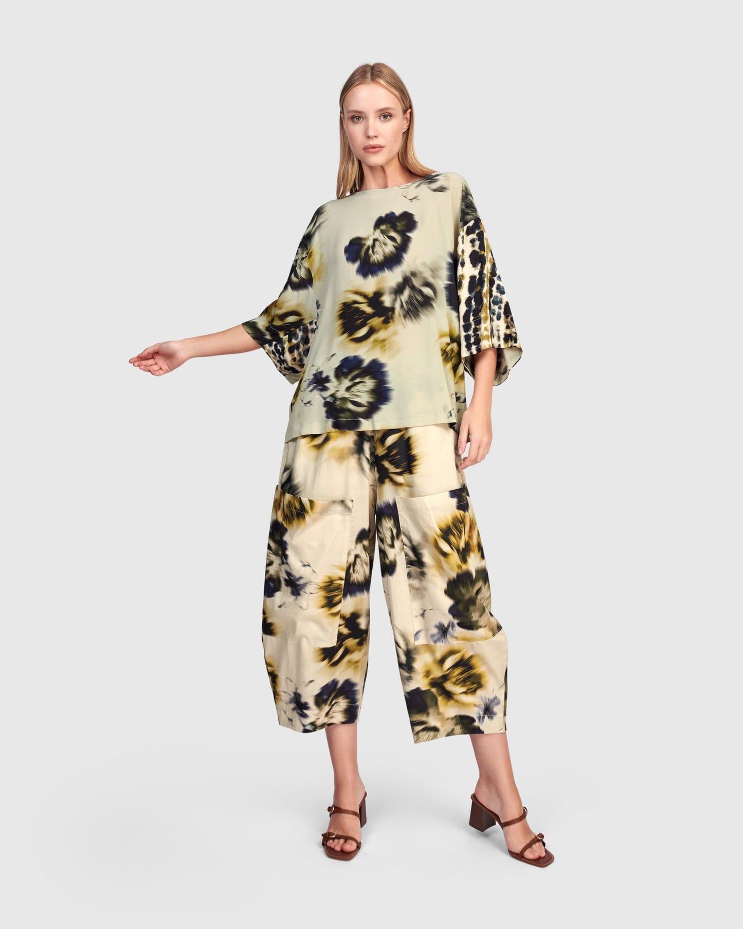 Nerolina Barrel Pants, Beige Floral