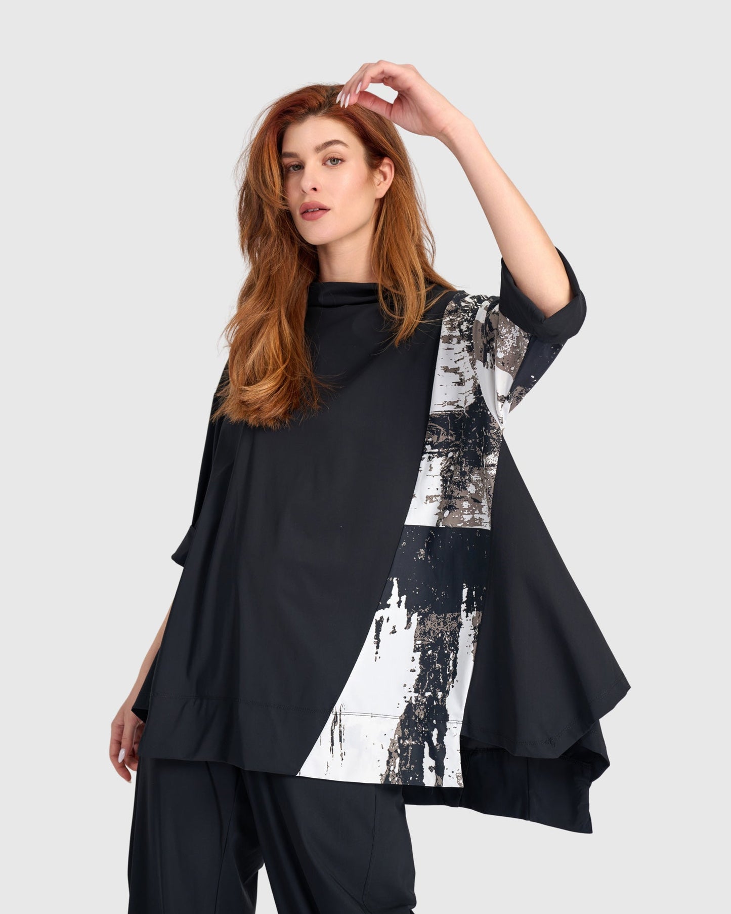 Tekbika Oversized Trapeze Top, Black Graphic